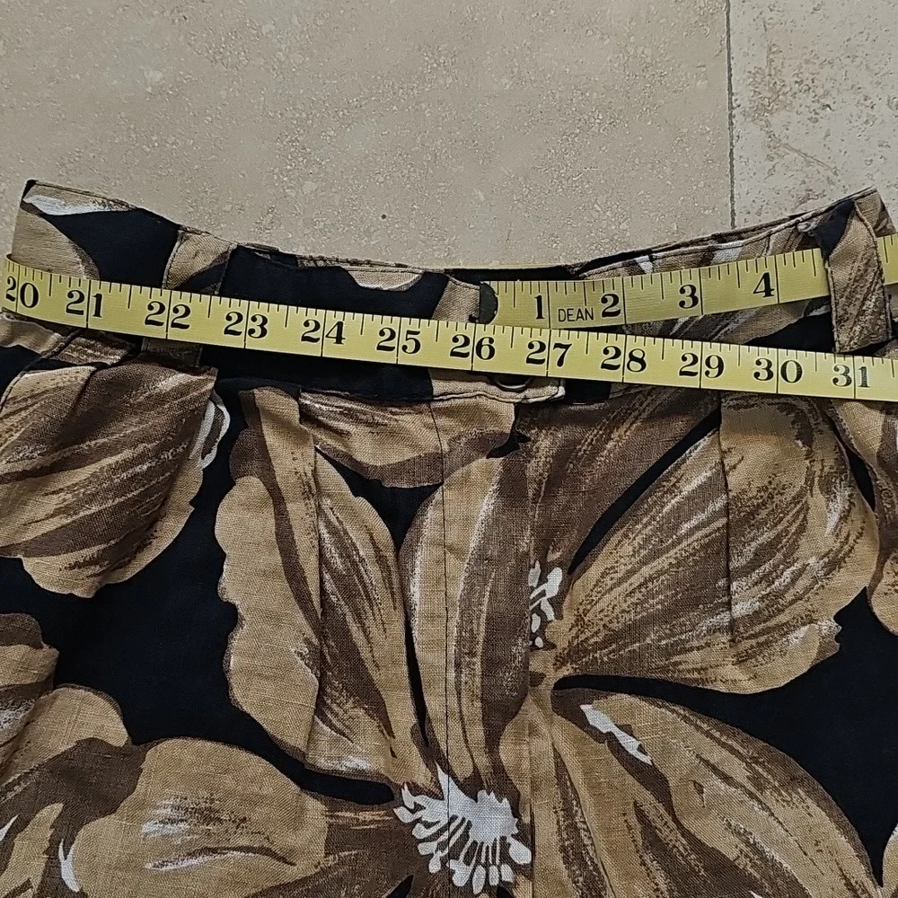 Jones New York Women's Floral Linen Shorts - Black and Tan - Picture 6 of 7